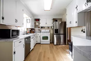 2520 Parkwood Dr, Columbia, SC 29204 - Photo 9