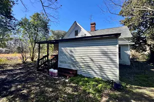 127 S Dennis Ave, Bishopville, SC 29010 - Photo 3