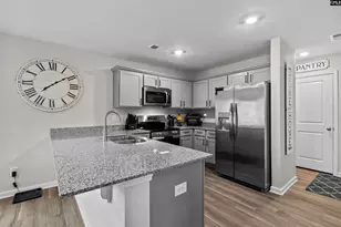 401 Middlebury Ln, Hopkins, SC 29061 - Photo 9