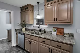 129 Montclaire Cir, West Columbia, SC 29170 - Photo 5