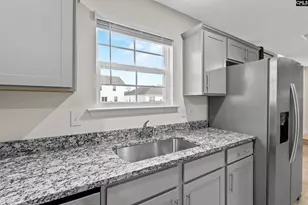 532 Edgetree Dr, Hopkins, SC 29061 - Photo 9