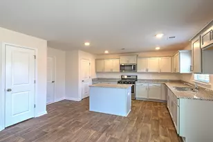 605 Edgetree Dr, Hopkins, SC 29061 - Photo 5