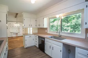 1811 Hobkirk Ct, Camden, SC 29020 - Photo 9