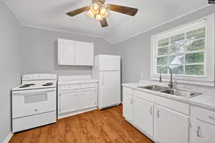 206 Augusta St, West Columbia, SC 29169 - Photo 9