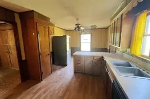 554 Woodland Rd, Silverstreet, SC 29145 - Photo 9