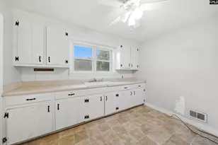 586 Rainbow Cir, West Columbia, SC 29170 - Photo 7
