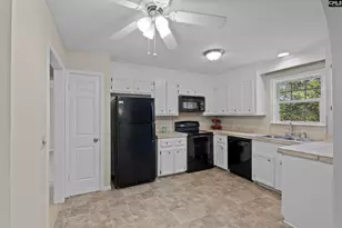 1015 Starcrest Rd, West Columbia, SC 29172 - Photo 7