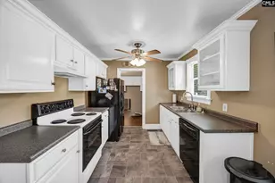 3714 Hydrangea St, Columbia, SC 29205 - Photo 9