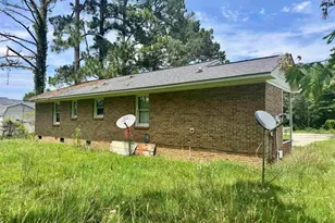 418 Magnolia Dr, Bishopville, SC 29010 - Photo 3