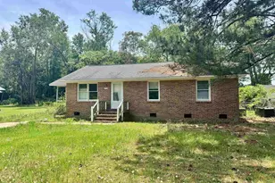 418 Magnolia Dr, Bishopville, SC 29010 - Photo 1