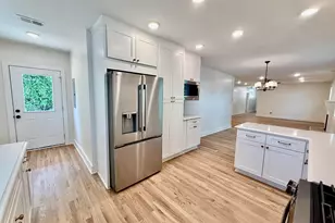 818 Poinsettia St, Columbia, SC 29205 - Photo 9