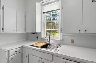 626 E Hampton St, Olanta, SC 29114 - Photo 13