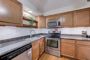 1825 St Julian Pl 8-B, Columbia, SC 29204 - Photo 9