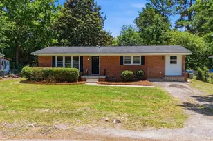 1040 E Sherwood Dr, Sumter, SC 29153 - Photo 1
