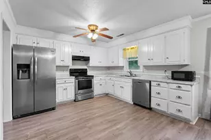 1304 Fairlawn Dr, Sumter, SC 29154 - Photo 9