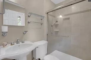824 Fairwood Dr, Columbia, SC 29209 - Photo 35
