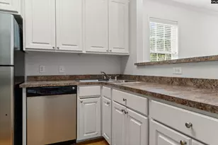 399 Wormwood Ln, Columbia, SC 29209 - Photo 11