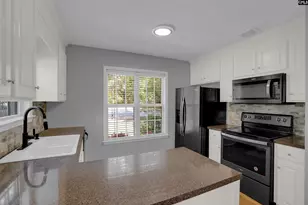 1029 Deerwood St, Columbia, SC 29205 - Photo 11