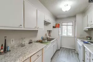 1208 Bush River Road P8, Columbia, SC 29210 - Photo 7