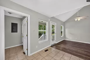 911 Pine St, Columbia, SC 29205 - Photo 7