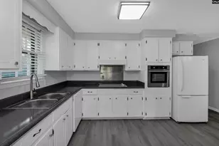 2043 Fairlawn Cir, Cayce, SC 29033 - Photo 21