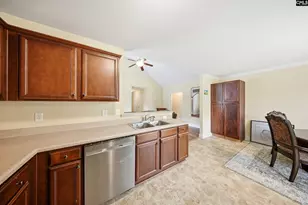 102 Burgundy Ct, Batesburg, SC 29006 - Photo 7