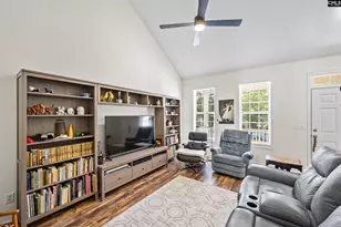 310 Castleburg Ln, Columbia, SC 29229 - Photo 9