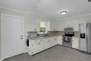 2704 Haynes Ln, Cayce, SC 29033 - Photo 7