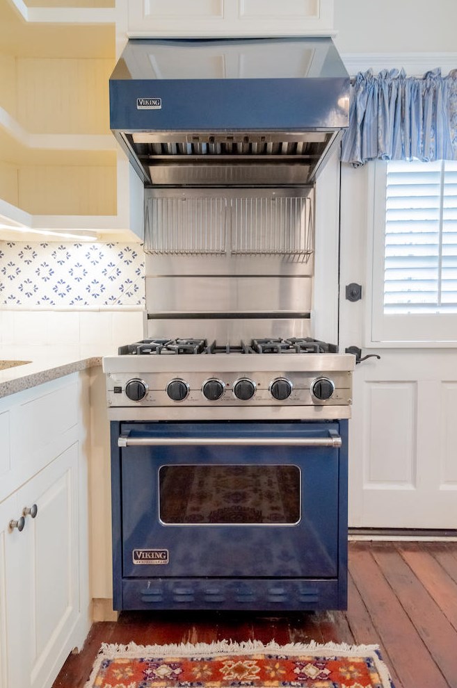 84 Vanderhorst St, Charleston SC 29403-6120 exterior