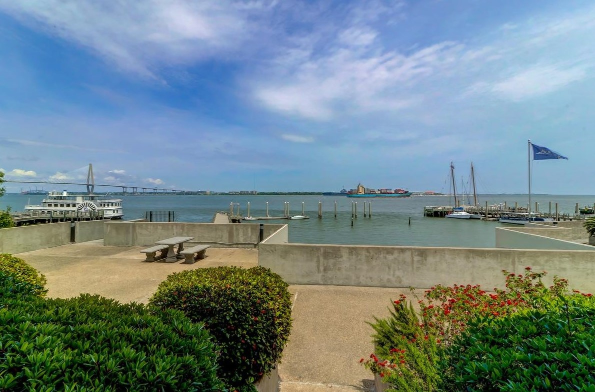 330 Concord St, Charleston SC  29401-1530 exterior