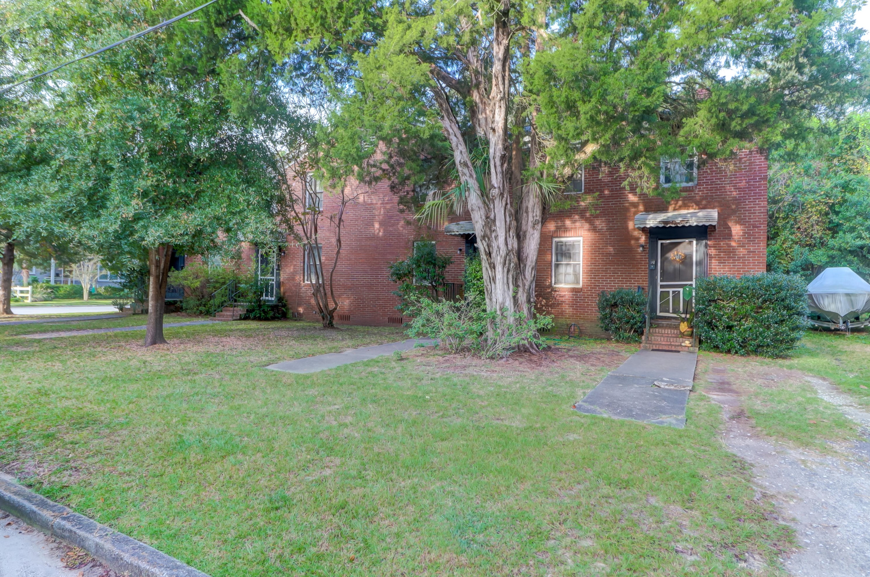 1 Riverside Dr, Charleston SC 29403-3218 exterior