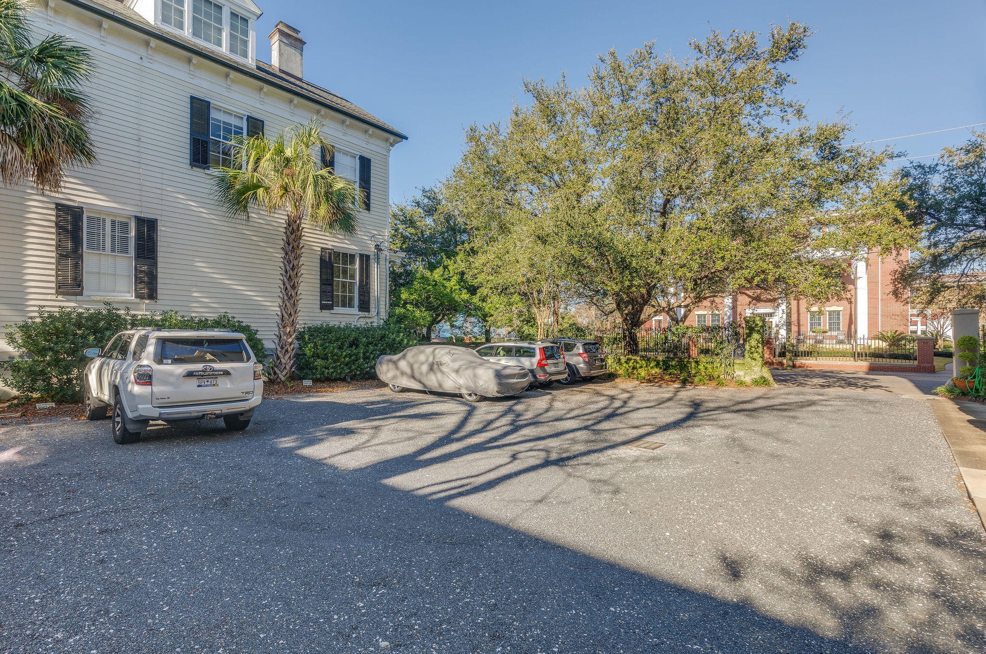 151 Wentworth St, Charleston SC  29401-1741 exterior