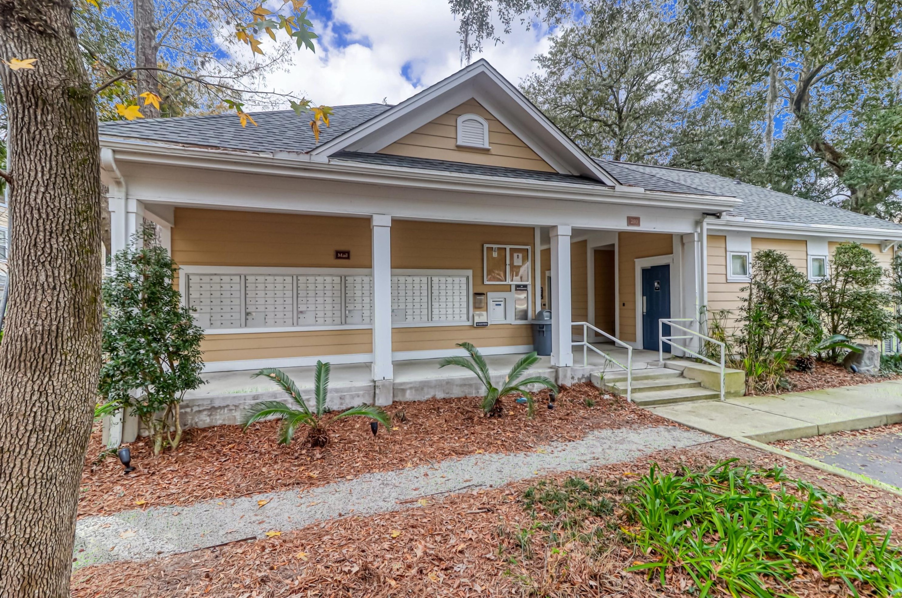 400 Bucksley Ln, Charleston SC 29492-8176 exterior