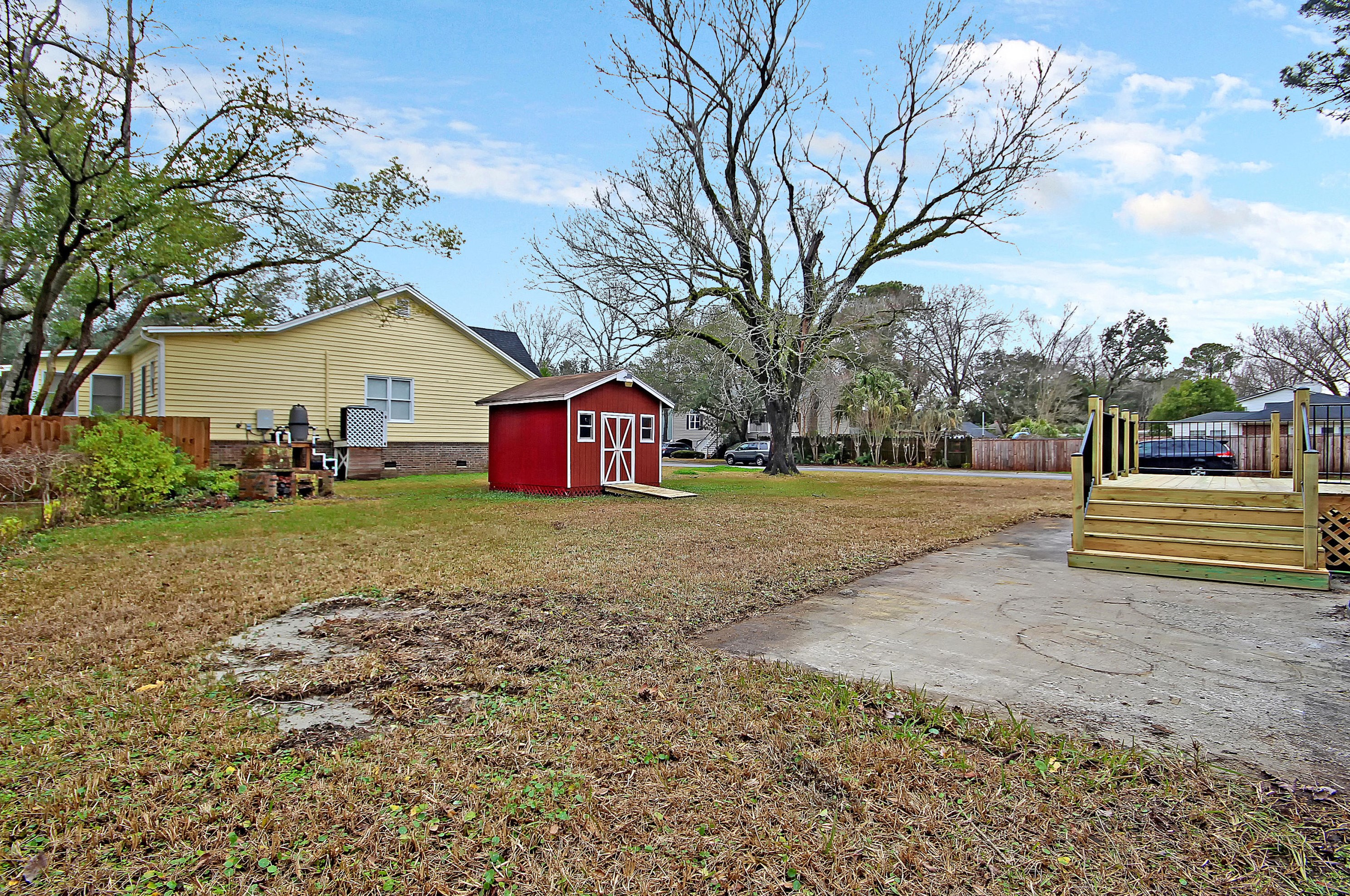 233 Ml Crk Dr, Charleston SC 29407 exterior