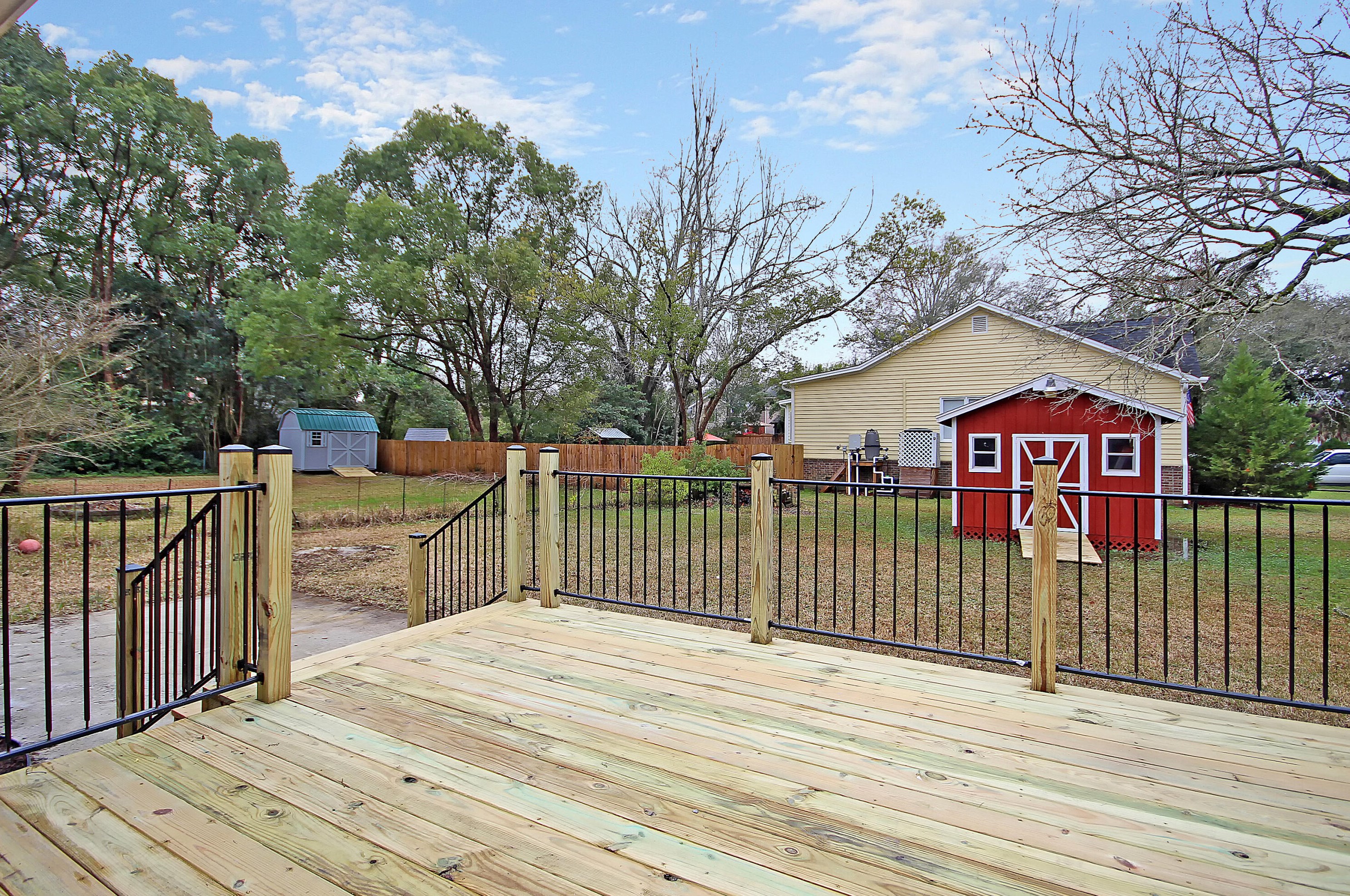 233 Ml Crk Dr, Charleston SC 29407 exterior