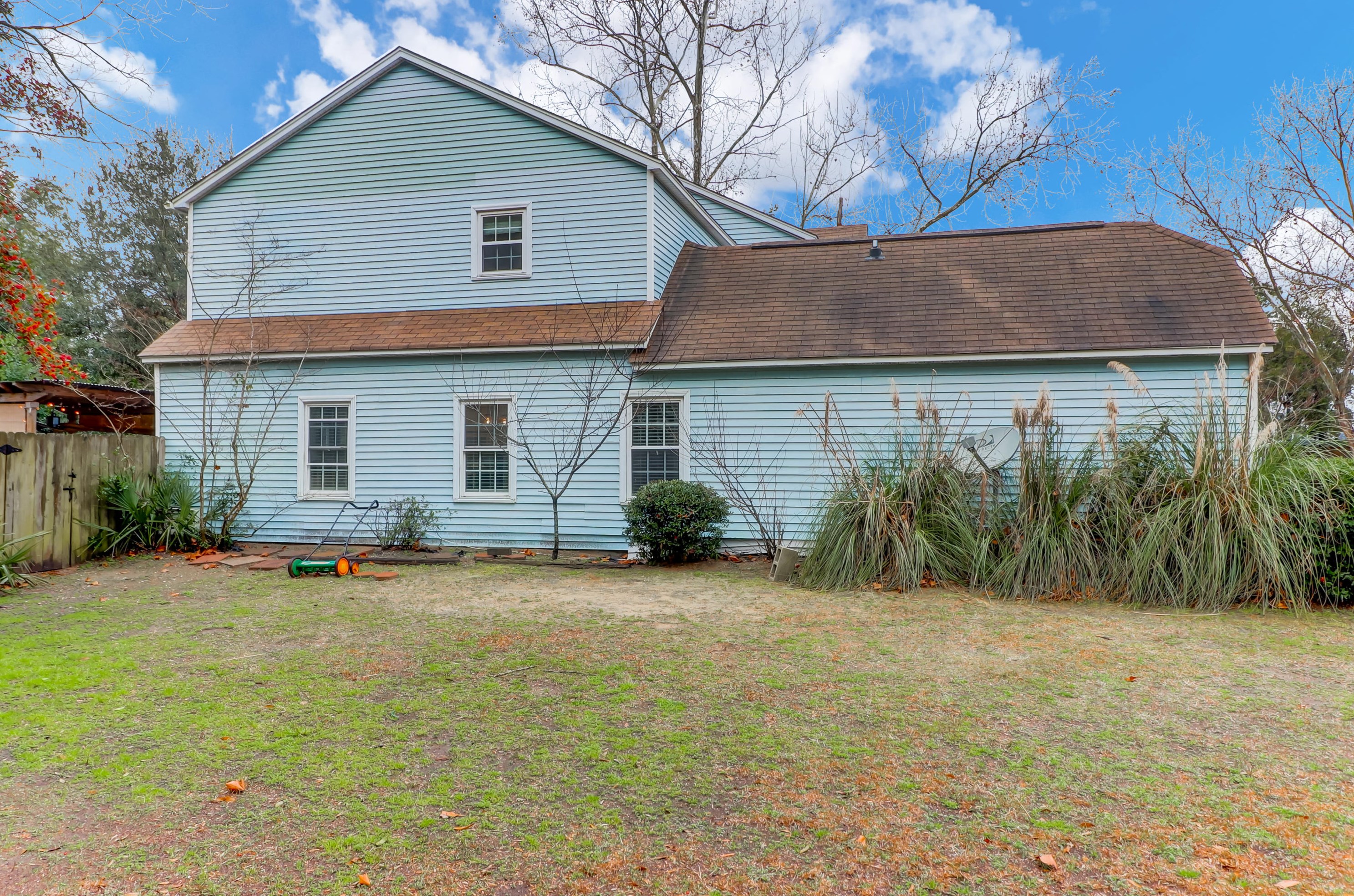 1203 Meadow Park Ln, Mount Pleasant SC  29464-4619 exterior