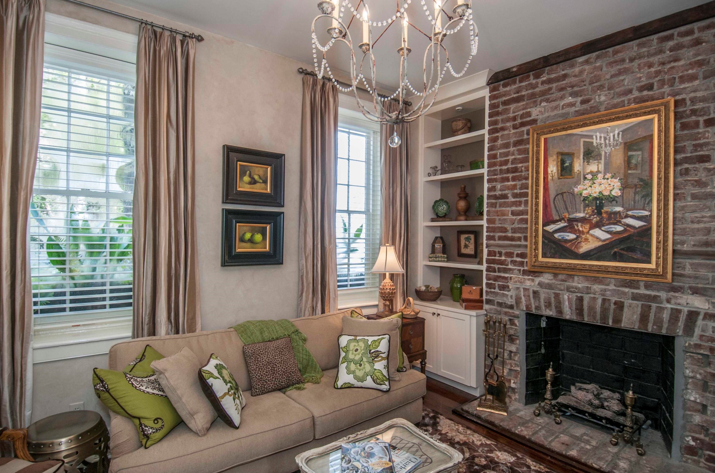 31 Wentworth St, Charleston SC  29401-1621 exterior