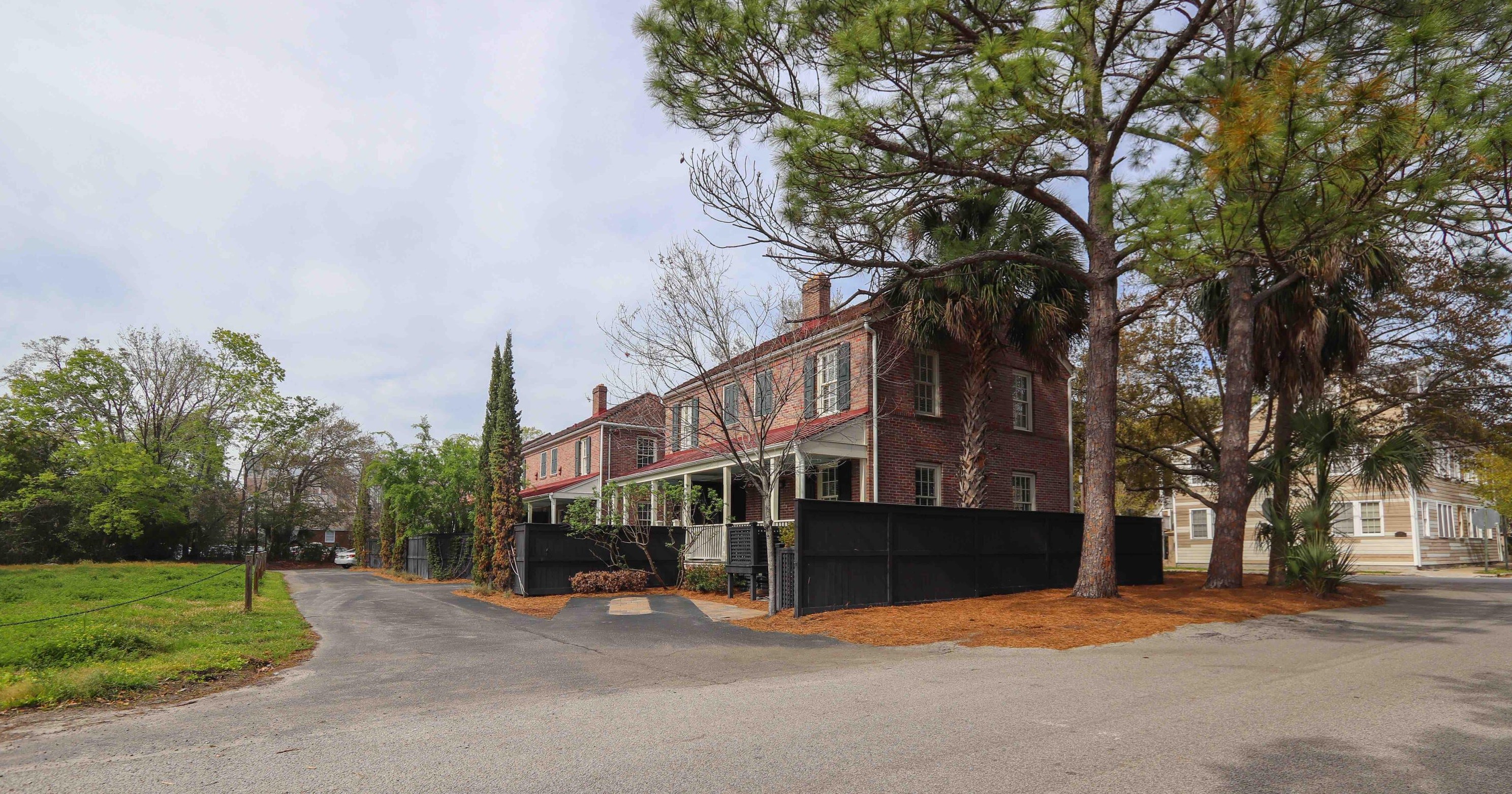 51 Gadsden St, Charleston SC  29401-1211 exterior