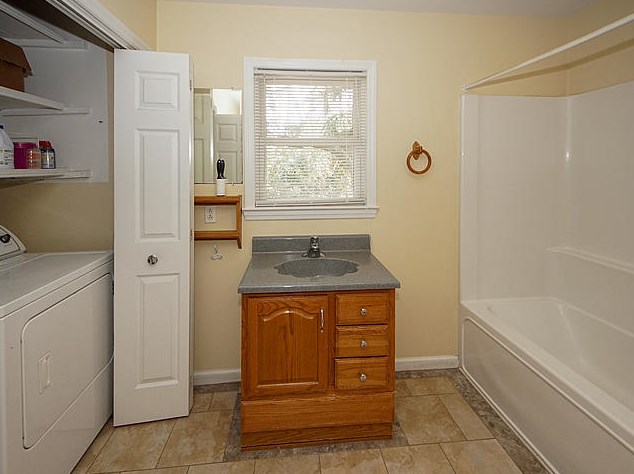 1641 Oak Island Dr, Charleston SC  29412-9519 exterior