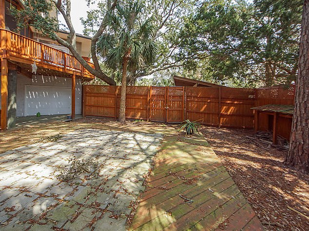 1641 Oak Island Dr, Charleston SC  29412-9519 exterior