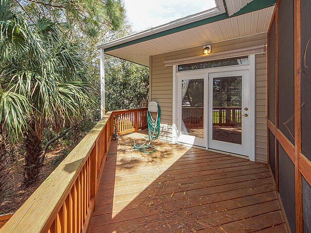 1641 Oak Island Dr, Charleston SC  29412-9519 exterior