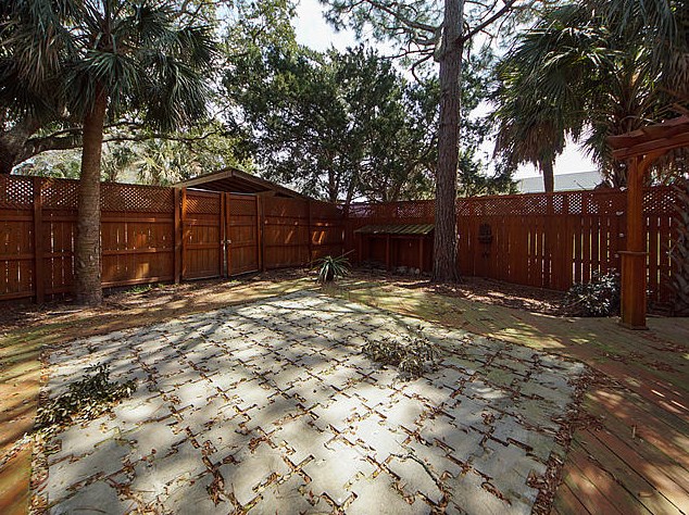 1641 Oak Island Dr, Charleston SC  29412-9519 exterior