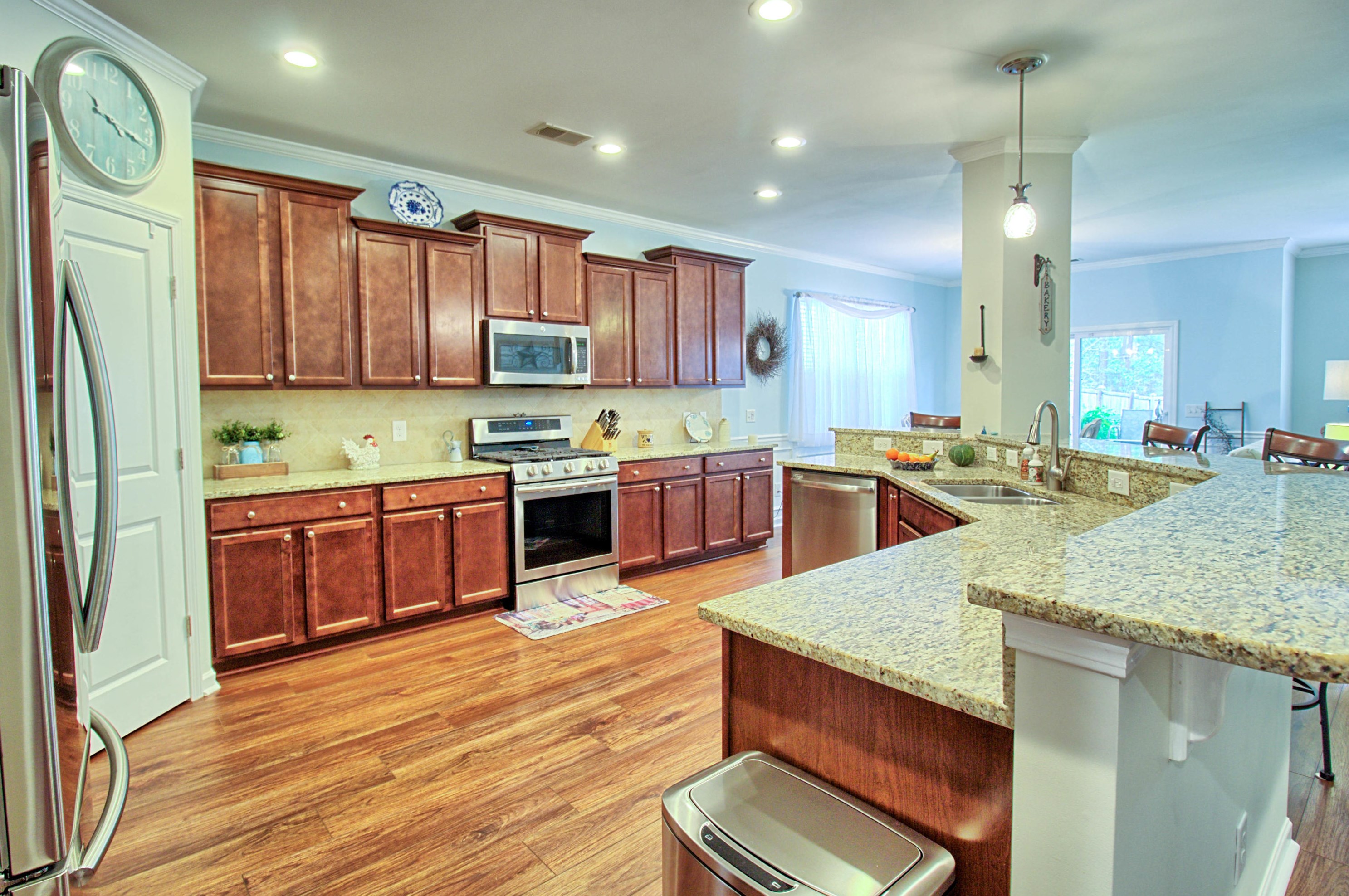 483 Whispering Breeze Ln, Summerville SC  29486 exterior