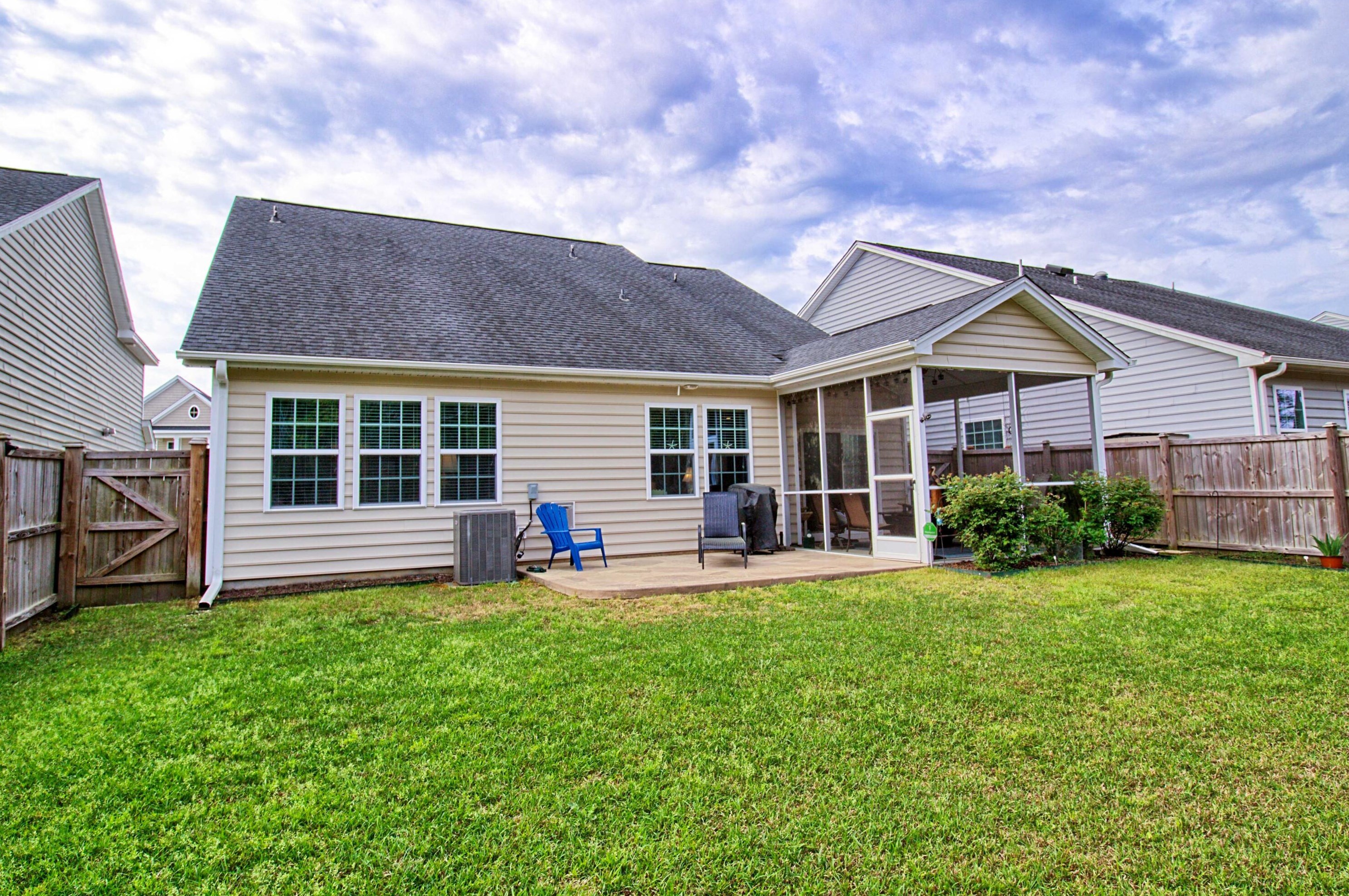 483 Whispering Breeze Ln, Summerville SC  29486 exterior