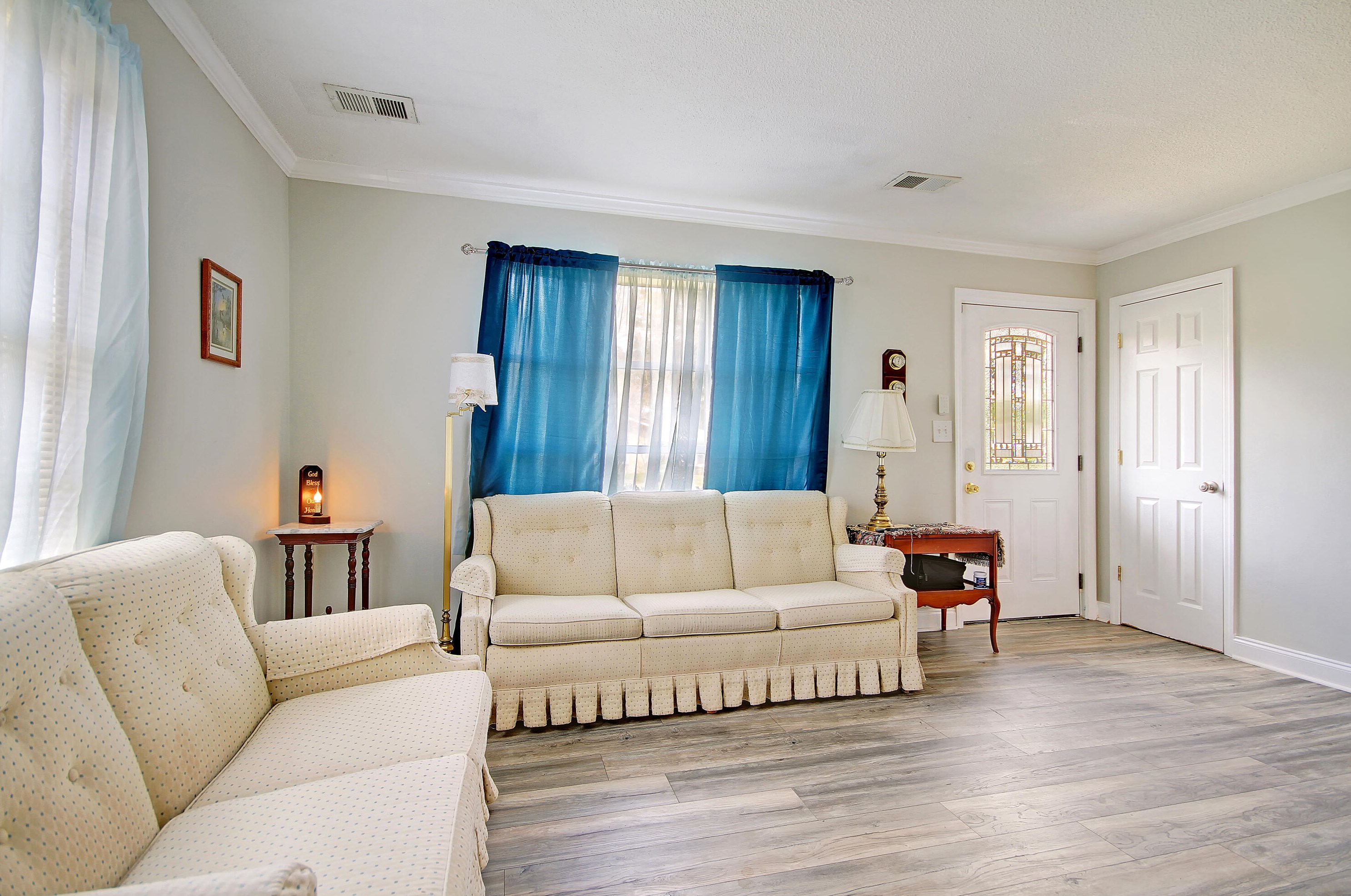 704 Tulip St, Summerville SC  29483-3953 exterior