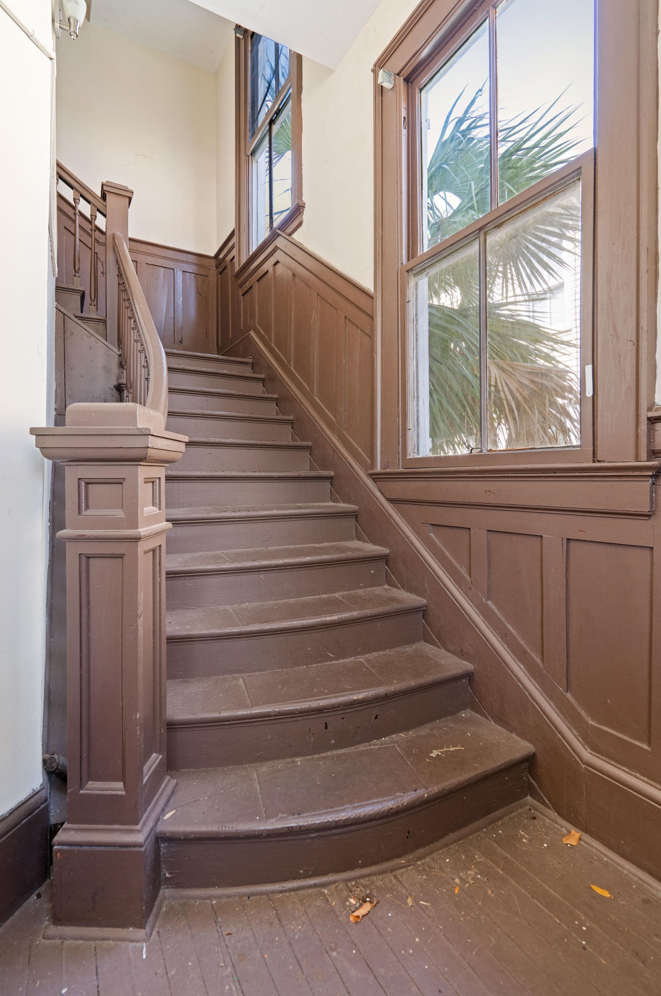 135 Ashley Ave, Charleston SC 29401-1804 exterior