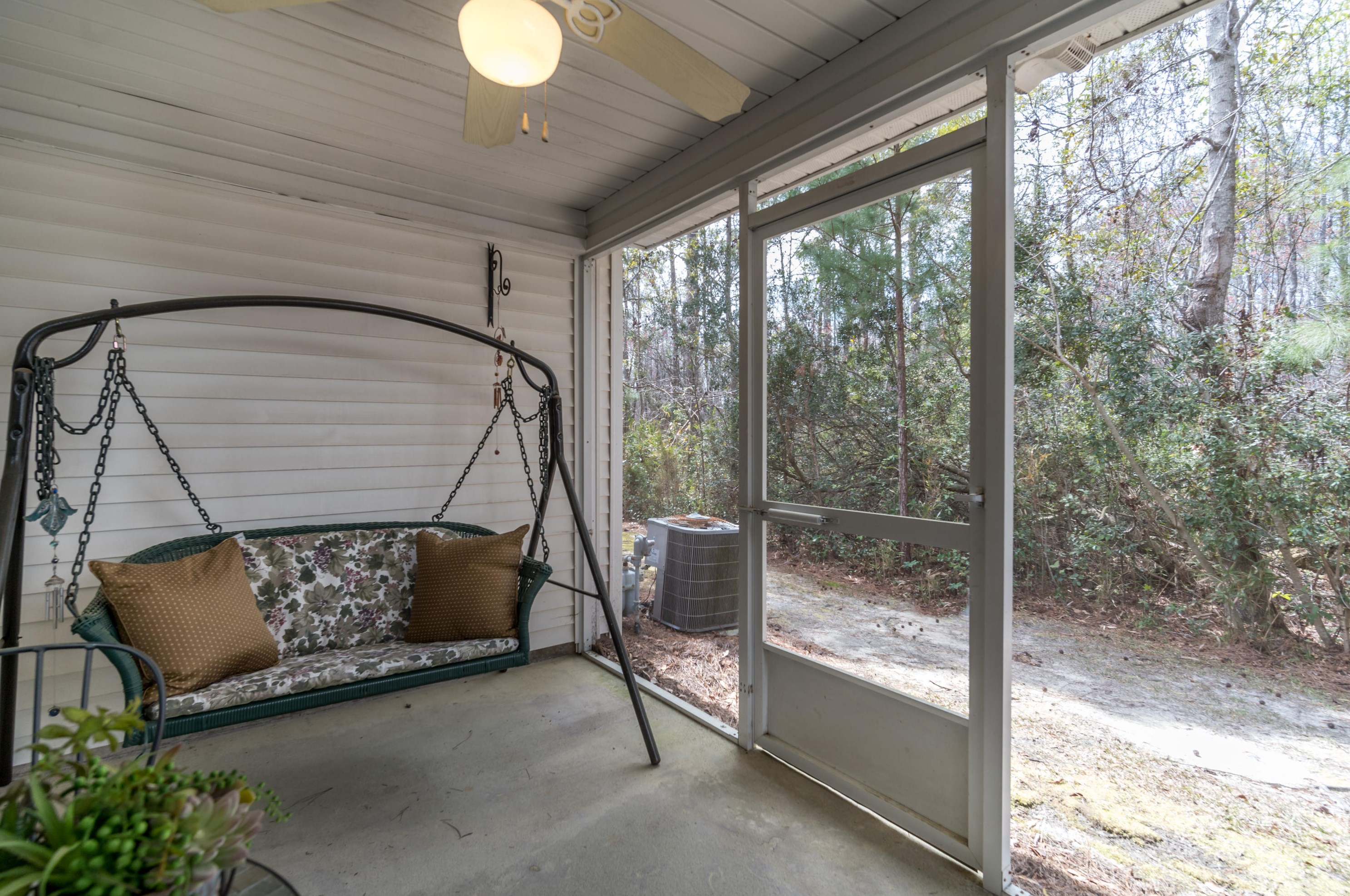 301 Pine Bluff Dr, Summerville SC  29483-1637 exterior
