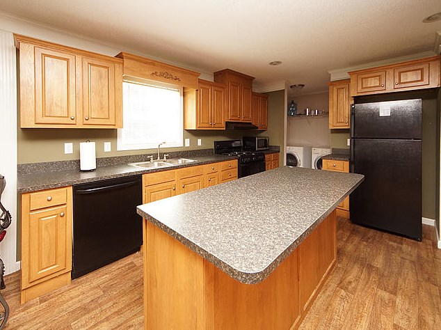 1911 Grimball Rd, Charleston SC  29412-8022 exterior