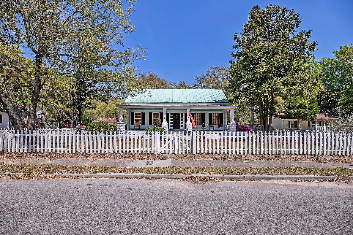 401 Black St, Walterboro SC  29488-4310 exterior