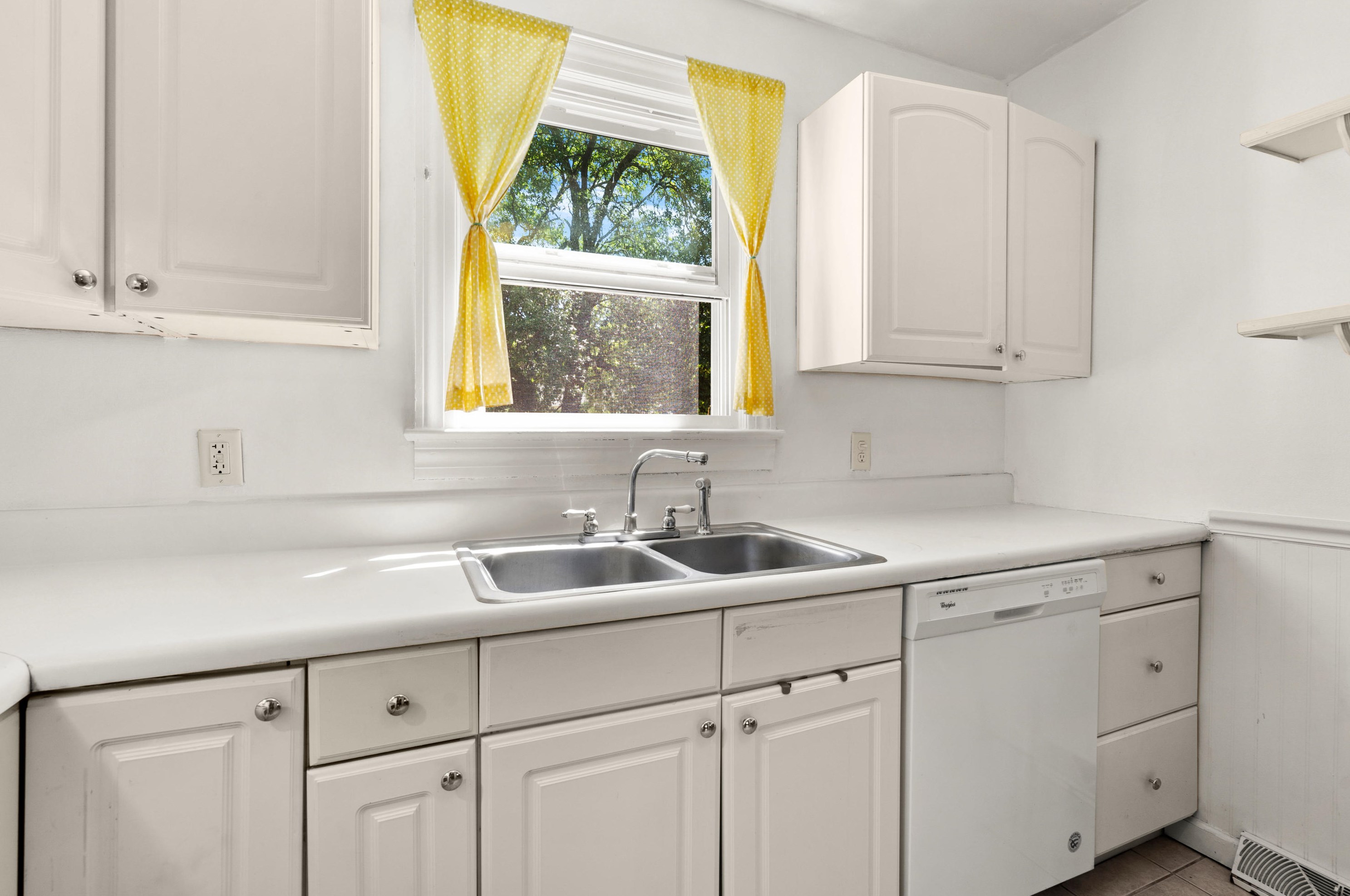 5014 Converse St, Charleston SC exterior